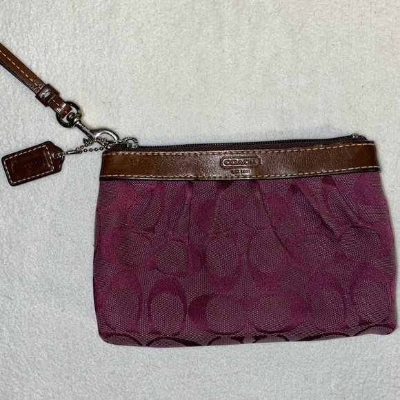 Coach magenta wristlet - Picture 1 of 3
